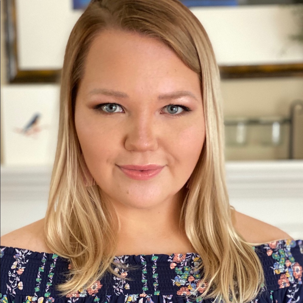 Meet your Posher, Laura